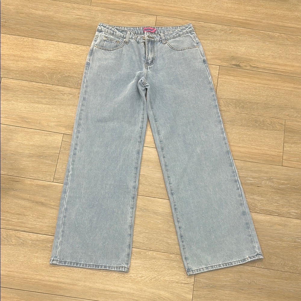 Edikted Light Blue Low- Rise Classic Jeans